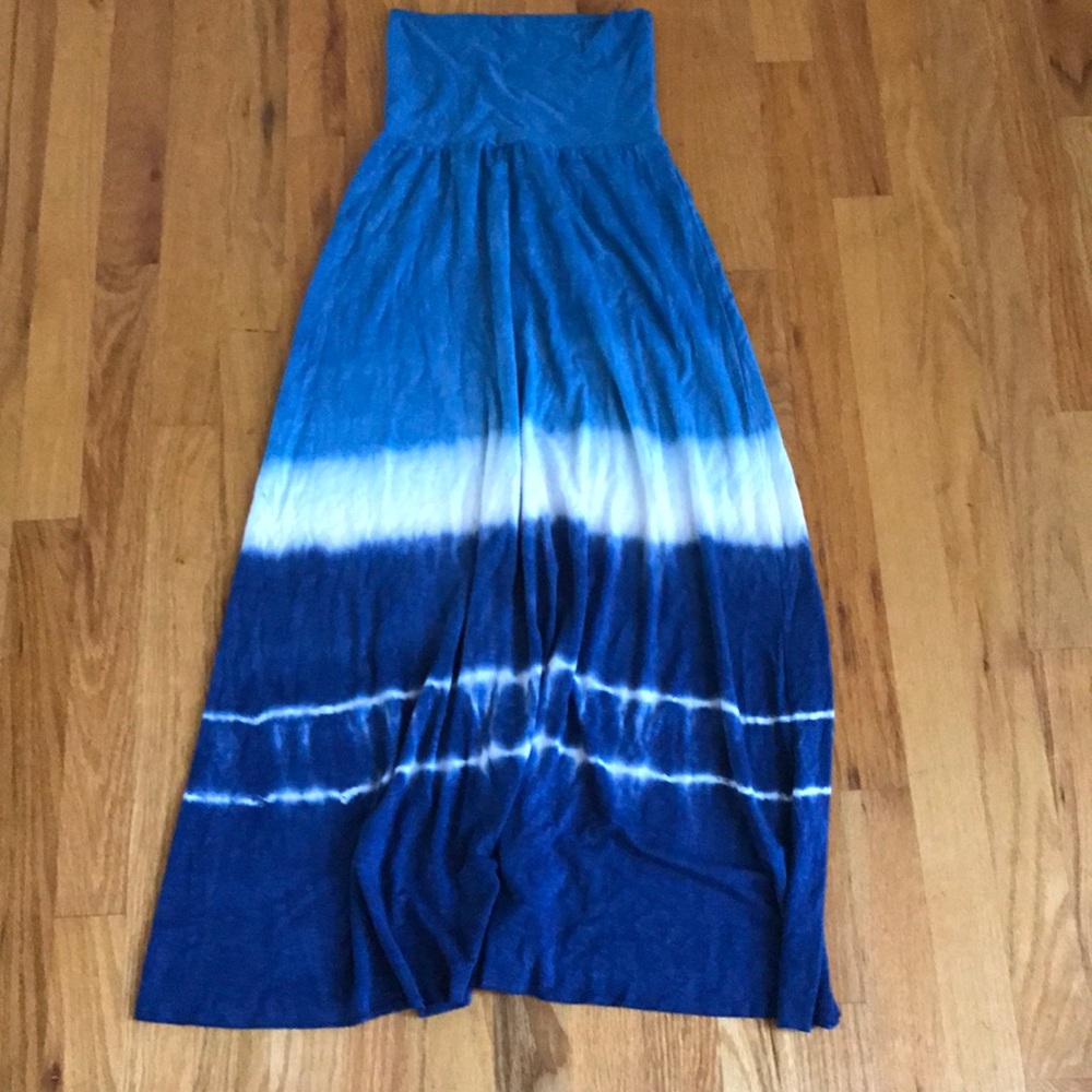 multicolor blue skirt or dress